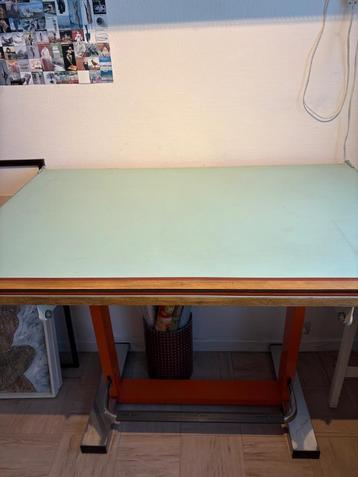 Professionele tekentafel  beschikbaar voor biedingen