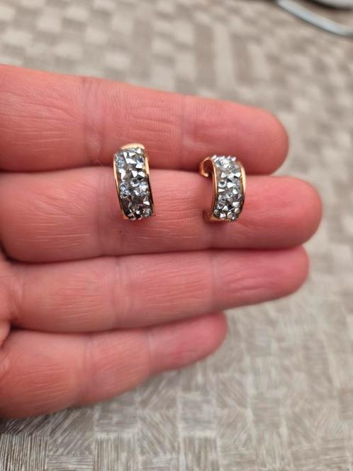 Stainless steel goudkleurige oorbellen van Victoria juwelen, Handtassen en Accessoires, Oorbellen, Zo goed als nieuw, Ophalen of Verzenden
