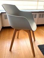 Set van 4 Scandinavische stoelen polypropyleen en beukenhout, Huis en Inrichting, Ophalen, Zo goed als nieuw, Grijs, Hout