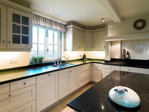 Landelijke keuken in massieve eik/arduin, Huis en Inrichting, Keuken | Complete keukens, Gebruikt, Crème, Graniet of Steen, Ophalen