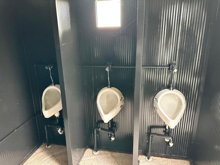 Sanitair unit / wc container 6 x 2.5 m – volledig ingericht!, Articles professionnels, Machines & Construction | Abris de chantier & Conteneurs