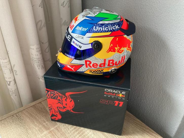 Sergio Perez 1:2 helm 2022 Seizoen Red Bull Schuberth, Verzamelen, Automerken, Motoren en Formule 1, Nieuw, Formule 1, Ophalen of Verzenden