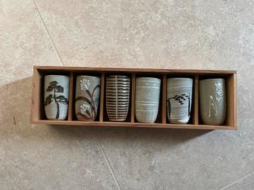 6 handgemaakte Japanse theekopjes in originele houten doos beschikbaar voor biedingen