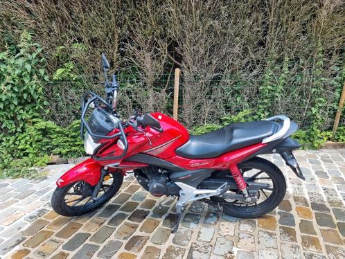 Moteur A1 : Honda Casier CBR125F 125cc + dropbars, Motos, Motos | Honda, Particulier, Naked bike, jusqu'à 11 kW, 2 cylindres, Enlèvement