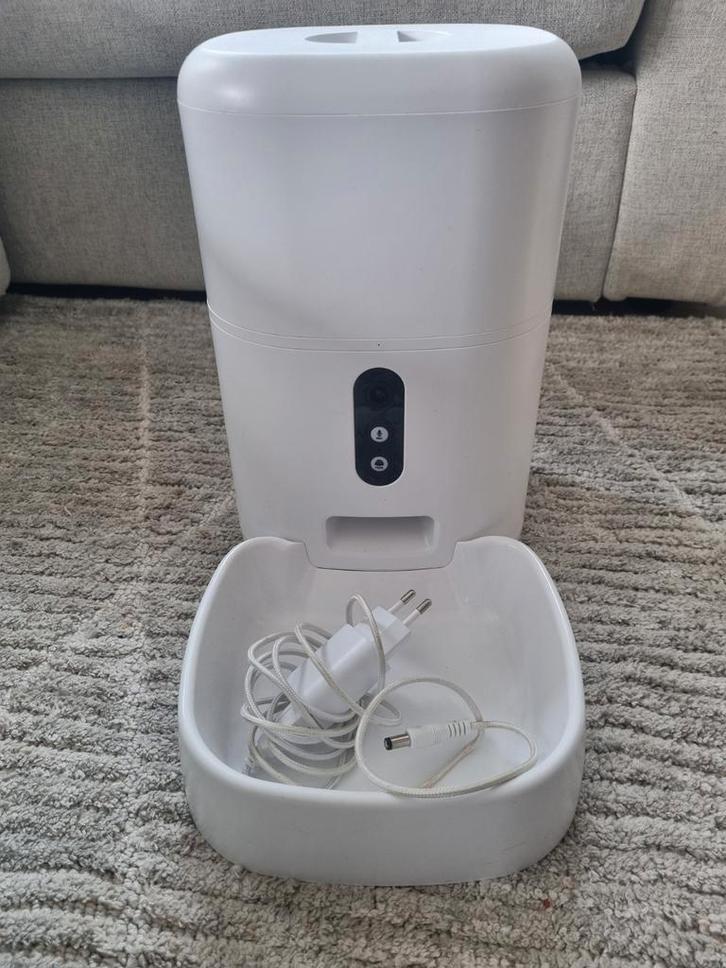 Automatische voederbak met camera voor kat of hond, Dieren en Toebehoren, Kattenvoerbakken en Drinkbakken, Zo goed als nieuw, Automatisch