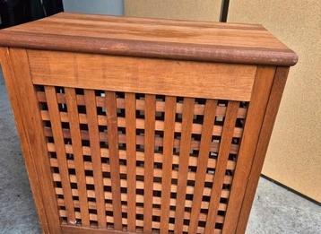 Houten kist  beschikbaar voor biedingen