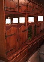 Vitrinekast, Ophalen