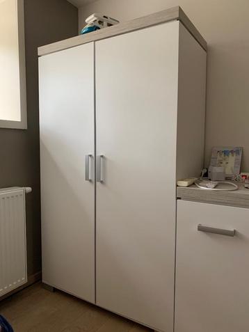 Kinderkamer kasten witte kasten met houten bovenzijde  beschikbaar voor biedingen