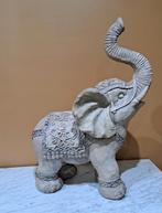 Éléphant en pierre moulé, Enlèvement, Pierre