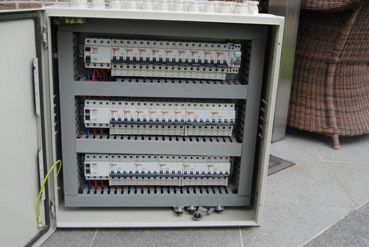 2 Zekeringkast (en) in metaal voor werkplaats, 3x400+N, Doe-het-zelf en Bouw, Elektriciteit en Kabels, Gebruikt, Schakelaar, Ophalen