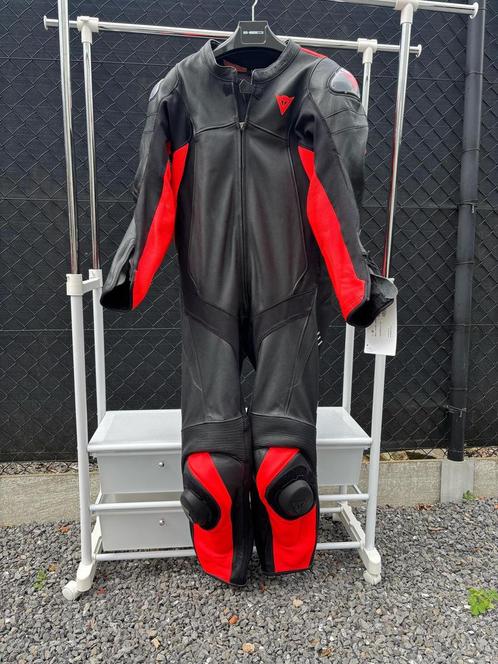 Eendelig lederen motorpak racepak Dainese Assen 2 maat 58, Motoren, Kleding | Motorkleding, Overall, Heren, Nieuw met kaartje
