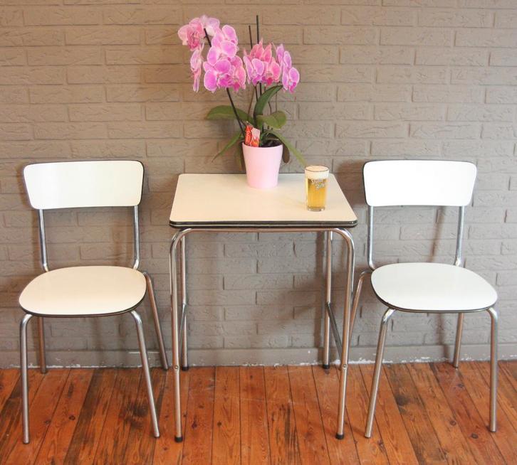 Hagelwit Formica Tafeltje Met 2 Hagelwitte Formica Stoelen, Huis en Inrichting, Tafels | Bijzettafels, Zo goed als nieuw, Rechthoekig