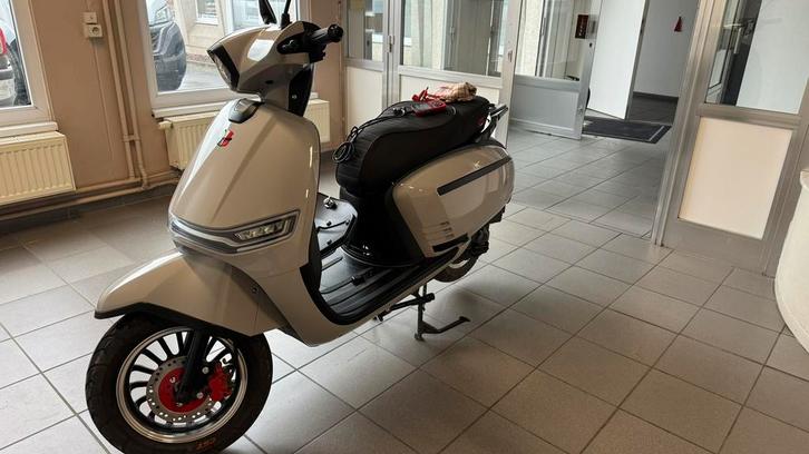 GTS Levanti, Fietsen en Brommers, Scooters | Overige merken, Zo goed als nieuw, Klasse A (25 km/u), Benzine, Ophalen