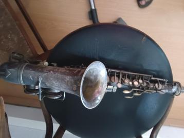 Zeer oude Saxofoon  beschikbaar voor biedingen