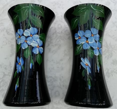 Art déco stijl zwart glazen vazen kleurrijk bloemmotief 2 st, Antiek en Kunst, Antiek | Vazen, Ophalen