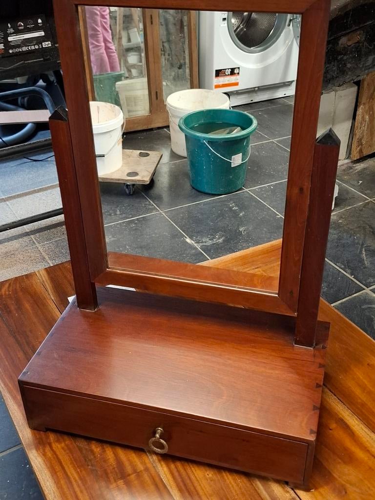 Petit meuble miroir, Enlèvement