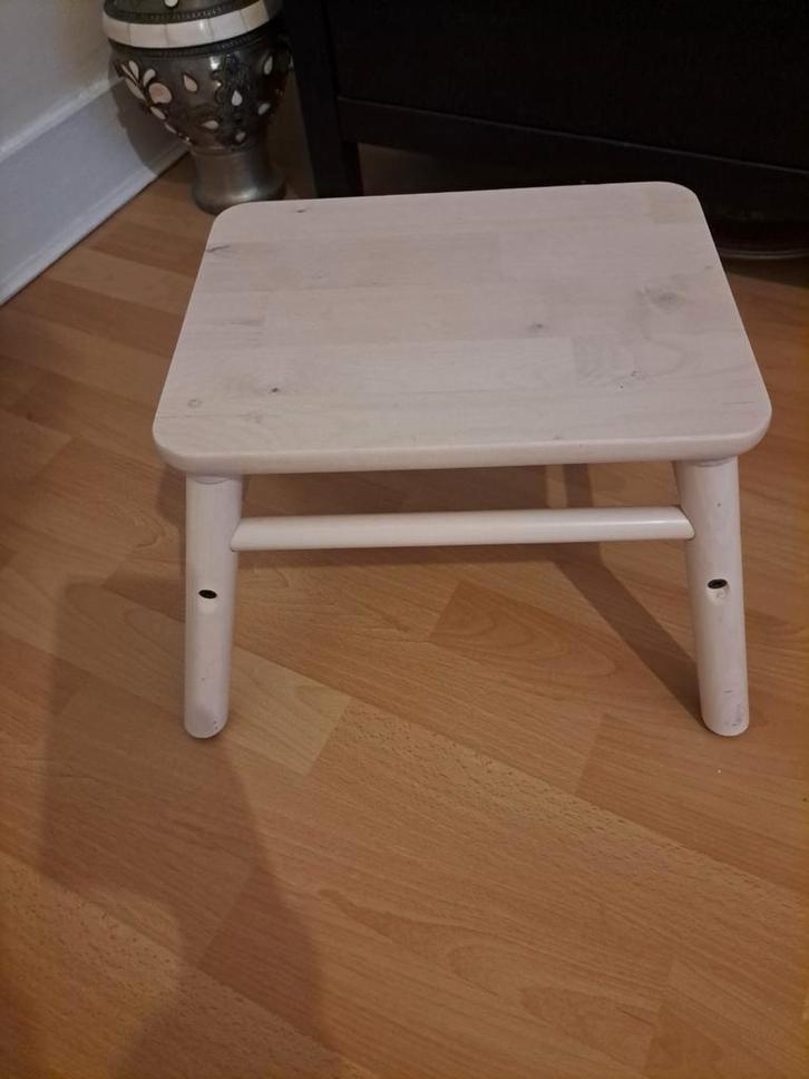 Escabeau en bois ikea vilto, Maison & Meubles, Tabourets, Bois, Enlèvement