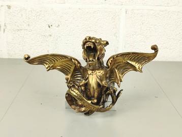 Bronzen sculptuur van een draak beschikbaar voor biedingen