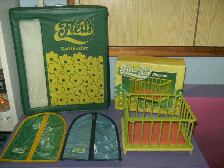 Pakketje van barbie fleur. (vintage), Kinderen en Baby's, Speelgoed | Poppen, Gebruikt, Barbie, Ophalen of Verzenden