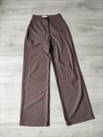 bruine broek Bershka 34 in nieuwstaat, Kleding | Dames, Broeken en Pantalons, Lang, Maat 34 (XS) of kleiner, Ophalen of Verzenden