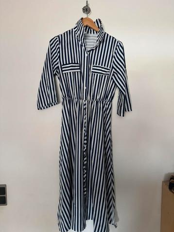 Jurken dames M/L beschikbaar voor biedingen