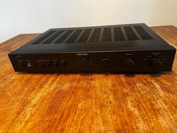 Ampli Rotel RA-02 avec préampli phono, TV, Hi-fi & Vidéo, Amplificateurs & Ampli-syntoniseurs, Utilisé, Stéréo, Moins de 60 watts