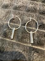 Bijou fantaisie  Boucles d'oreilles argenté   avec breloque, Enlèvement ou Envoi, Neuf