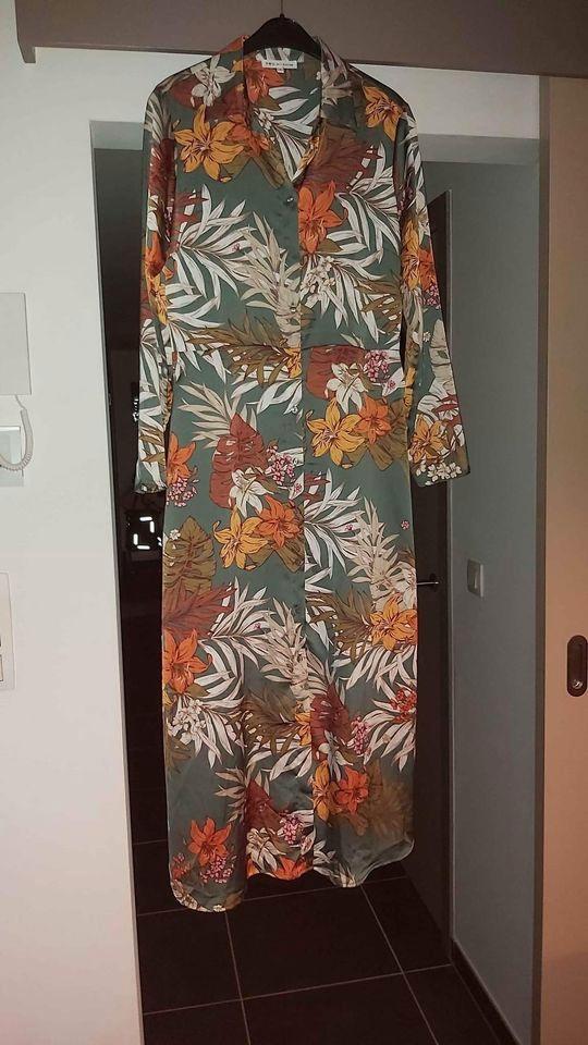 Millenium, maxi jurk, L, overhemdjurk, Kleding | Dames, Jurken, Zo goed als nieuw, Maat 42/44 (L), Onder de knie, Ophalen of Verzenden