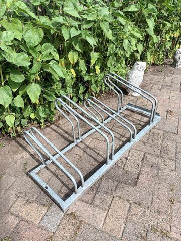 fietsenrek beschikbaar voor biedingen
