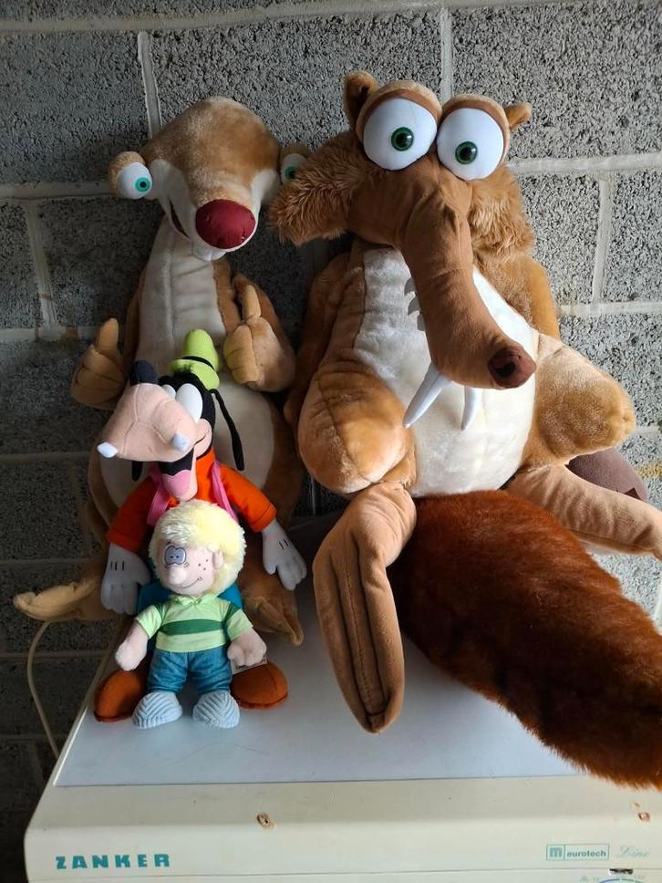 peluche age de glace  voire detail mrc, Kinderen en Baby's, Speelgoed | Knuffels en Pluche, Zo goed als nieuw, Overige typen, Ophalen