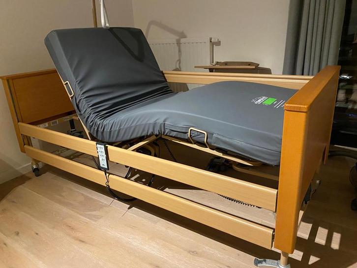 Burmeier Arminia Verzorgingsbed + SAMPLI matras, Diversen, Verpleegmiddelen, Gebruikt, Ophalen