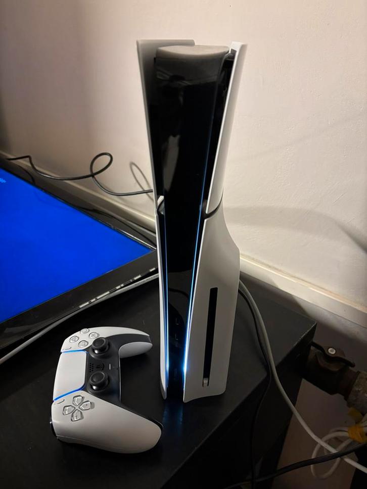 Ps5 slim disc + controller + games, Games en Spelcomputers, Spelcomputers | Sony PlayStation 5, Zo goed als nieuw, Playstation 5