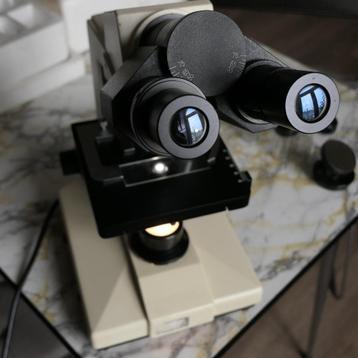 microscoop beschikbaar voor biedingen