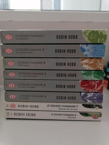Série 8 livres Le Soldat Chamane Robin Hobb beschikbaar voor biedingen