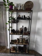 Een kast met alles erop en eraan. Antiek met planten., Antiek en Kunst, Antiek | Meubels | Kasten, Ophalen of Verzenden