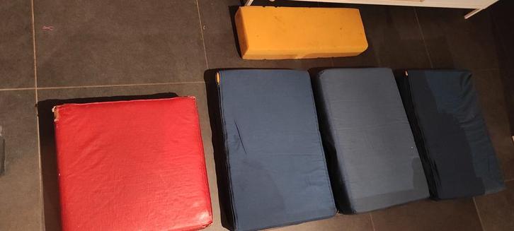 Gratis, mousse kussens om desgewenst te knutselen, Hobby en Vrije tijd, Knutselen, Ophalen