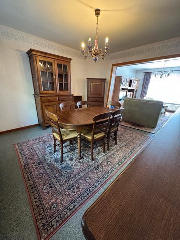 Meubels voor de eetkamer beschikbaar voor biedingen