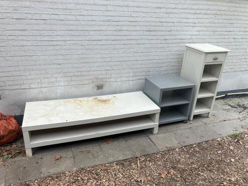 meubels voor 1€ enkel nog wit badkamer of ..... kastje, Huis en Inrichting, Kasten | Boekenkasten, Ophalen
