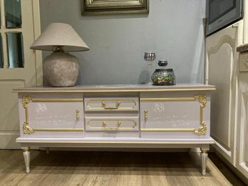prachtige commode beschikbaar voor biedingen