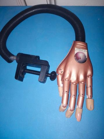 Nailtrainer, oefenhand beschikbaar voor biedingen