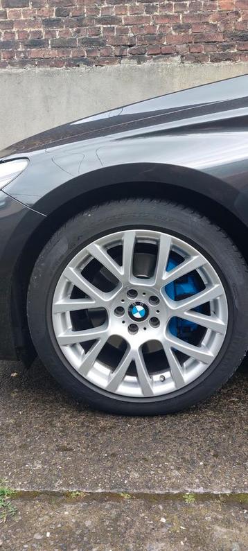 Jantes BMW 19 pouces et pneus Pirelli+chariot+housses disponible aux enchères