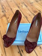 VOLTAN 41 bordeaux rode lak pumps - prachtig accent, Ophalen of Verzenden, Zo goed als nieuw, Pumps