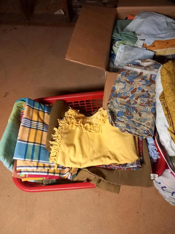 Vintage stoffen  schoolklassen mode, Hobby en Vrije tijd, Stoffen en Lappen, Zo goed als nieuw, Ophalen