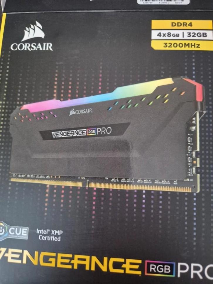 CORSAIR VENGEANCE RGB PRO 32GB (4x8) DDR4 3200Mhz, Computers en Software, RAM geheugen, Zo goed als nieuw, Desktop, 32 GB, DDR4