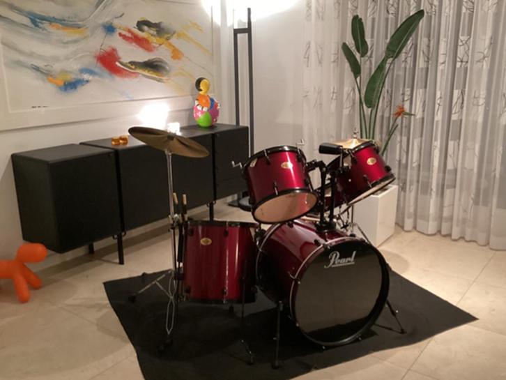 Schitterend akoestisch drumstel Pearl in topstaat speelklaar, Muziek en Instrumenten, Drumstellen en Slagwerk, Zo goed als nieuw