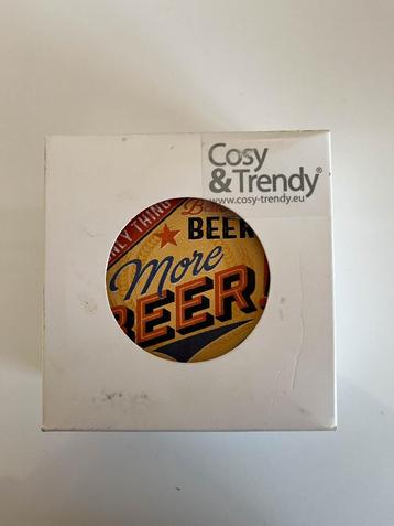 Onderleggers 6x kleurig, rond. Thema "Beer". beschikbaar voor biedingen