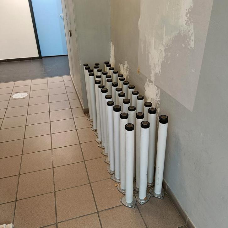 39 Witte metalen tafelpoten van 72cm hoog, Huis en Inrichting, Tafelonderdelen, Gebruikt, Tafelblad, 50 tot 100 cm, Rond, Metaal