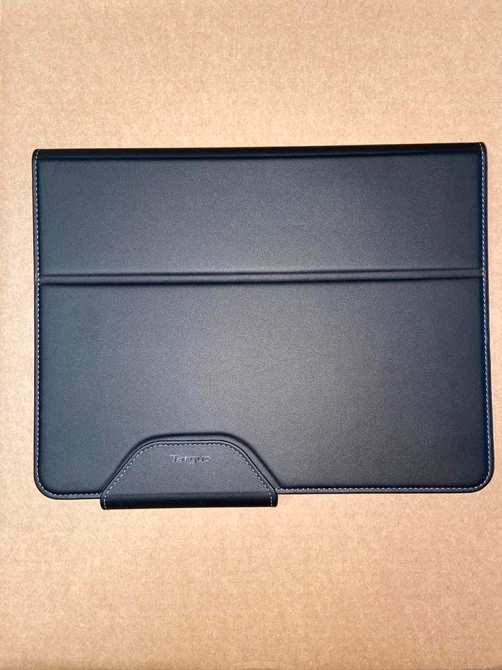 Targus VersaVu 360 hoes voor iPad Pro 13 inch, Computers en Software, Tablet-hoezen, Zo goed als nieuw, Bescherming voor- en achterkant