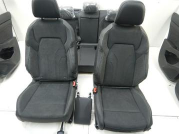 VW Golf 8 Facelift Interieur Leer Stof Alcantara Memory Mass beschikbaar voor biedingen
