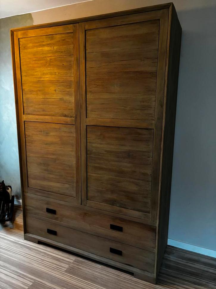 stijlvolle en kwalitatieve kleerkast in vergrijsde teak, Huis en Inrichting, Kasten | Kleerkasten, Zo goed als nieuw, Ophalen